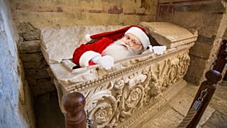 Antiguo sarcófago en la iglesia de San Nicolás de Demre (donde se encuentra el actual Papá Noel, inspirado en San Nicolás).