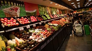 L'iniziativa della Commissione fa parte di uno sforzo più ampio per garantire che gli agricoltori ricevano un compenso equo e non siano più costretti a vendere prodotti al di sotto dei costi di produzione.