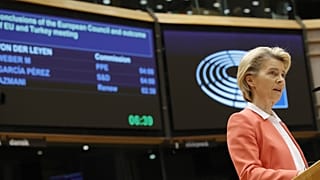 Avrupa Komisyonu Başkanı Ursula von der Leyen, Avrupa Parlamentosu'nda üyelere sesleniyor, 26 Nisan 2021