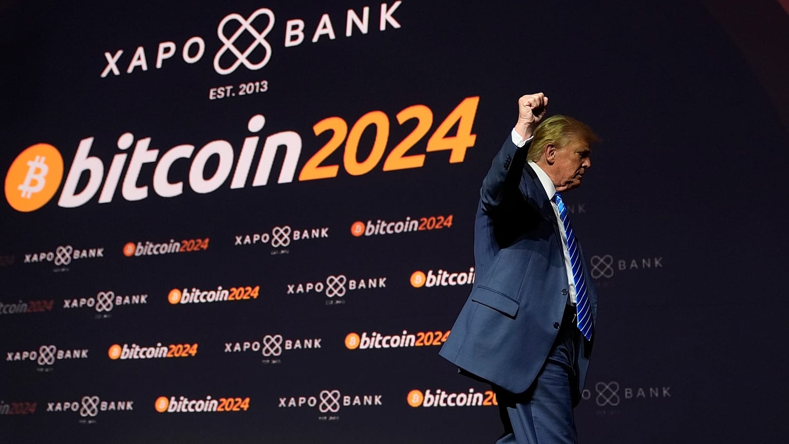 Donald Trump, Amerika Birleşik Devletleri'nin Nashville kentinde düzenlenen Bitcoin 2024 konferansında yaptığı konuşmanın ardından ayrıldı