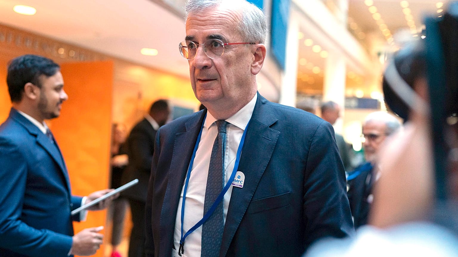 Ο διοικητής της Τράπεζας της Γαλλίας Francois Villeroy de Galhau φθάνει στην ολομέλεια της συνεδρίασης του IMFC στην Ουάσιγκτον, Παρασκευή 25 Οκτωβρίου 2024.