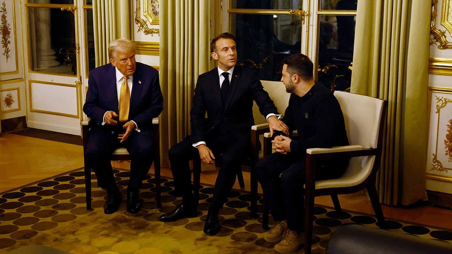 Der designierte US-Präsident Donald Trump, der französische Präsident Emmanuel Macron und der ukrainische Präsident Wolodymyr Selenskyj, Elysée-Palast, 7. Dezember 2024