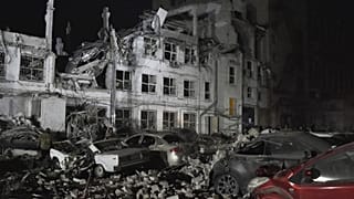 Ukrayna'nın Zaporizhzhia kentinde 10 Aralık 2024, Salı günü Rus füze saldırısı sonucu hasar gören özel bir sağlık kliniği görülüyor.