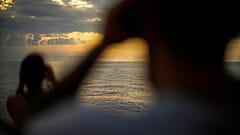 Encuentran a una niña migrante en el Mediterráneo tras naufragar la barcaza en la que viajaba