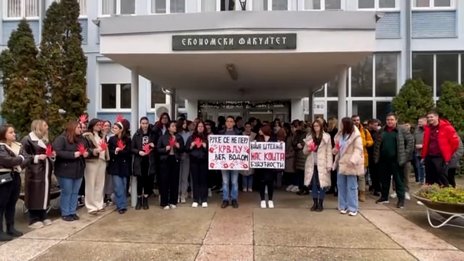 Les étudiants serbes bloquent l'accès aux universités, Subotica en Serbie, le 10.12.2024