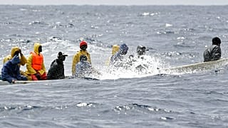 مهاجرون أفارقة قبالة ساحل تينيريفي في جزر الكناري 