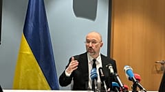 Ο πρωθυπουργός της Ουκρανίας Denys Shmyhal στη σημερινή συνέντευξη Τύπου του Γερμανο-ουκρανικού Οικονομικού Φόρουμ.