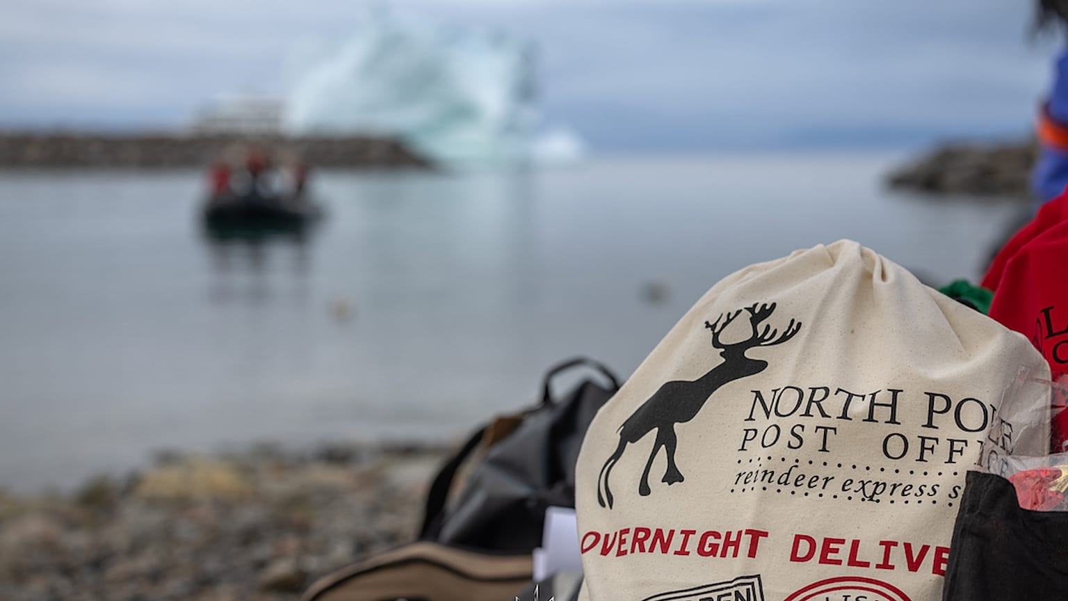 Os presentes são levados para os Nunavut do Ártico canadiano