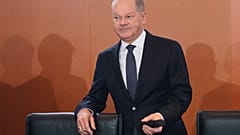 Le chancelier allemand Olaf Scholz arrive pour la réunion du cabinet à la chancellerie à Berlin, Allemagne, mercredi 11 décembre 2024