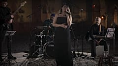 پرستو احمدی در حال اجرا