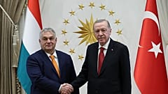 Cumhurbaşkanı Recep Tayyip Erdoğan, Macaristan Başbakanı Viktor Orban ile el sıkışıyor, Ankara, 12 Aralık 2024.