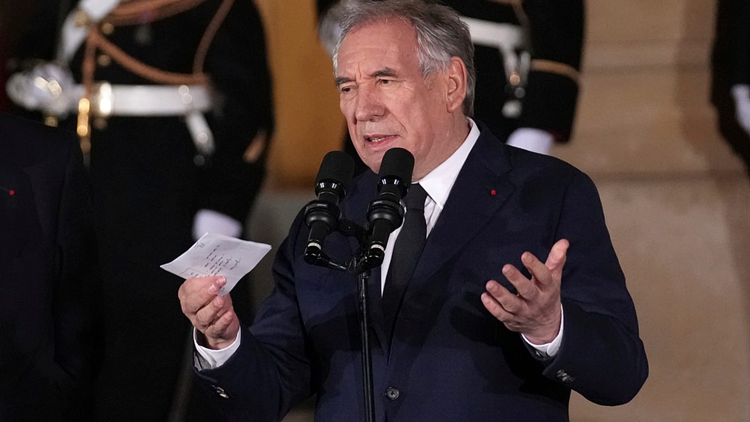 François Bayrou lors de la passation de pouvoir à Matignon, le 13 décembre 2024.