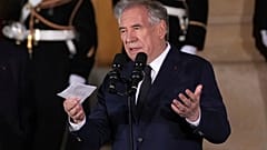 François Bayrou lors de la passation de pouvoir à Matignon, le 13 décembre 2024.