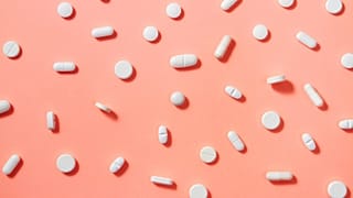 Il costo dei nuovi farmaci comporta una minore disponibilità di fondi sanitari per altri trattamenti.