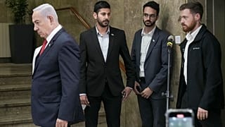 رئيس الوزراء الإسرائيلي بنيامين نتنياهو يصل إلى مؤتمر صحفي في القدس، الاثنين 9 ديسمبر 2024