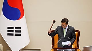 Premier vote de destitution du président sud-coréen Yoon Suk Yeol à l'Assemblée nationale à Séoul, Corée du Sud, samedi 7 décembre 2024. (Jeon Heon-kyun/Pool Pho