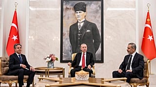 وزير الخارجية الأمريكي أنتوني بلينكن، يلتقي بالرئيس التركي رجب طيب إيرودغان، ووزير الخارجية هاكان فيدان، في مطار أنقرة إيسينبوجا في 12 ديسمبر 2024