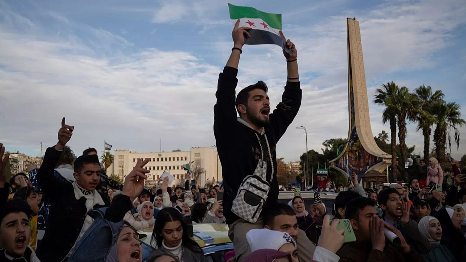 جشن در سوریه پس از سقوط حکومت بشار اسد