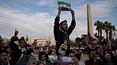 جشن در سوریه پس از سقوط حکومت بشار اسد