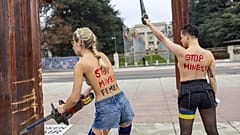 Акция FEMEN в Женеве
