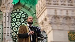 Mohammad al-Bashir podczas piątkowej modlitwy w Damaszku