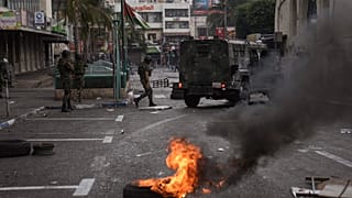 قوات الأمن الفلسطينية تشتبك مع فلسطينيين عقب حملة اعتقالات ضد مسلحين محليين في مدينة نابلس بالضفة الغربية في 20 سبتمبر/أيلول 2022