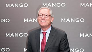Mango'nun kurucusu Isak Andic, 17 Mayıs 2011 Salı günü Paris'te düzenlenen 2011 Sonbahar-Kış Mango defilesinde görüntüleniyor