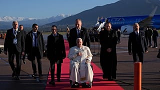 Папа Франциск прибыл на Корсику с однодневным визитом.