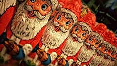 Noel Baba, Noel arifesini Noel'e bağlayan akşam geç saatlerde ve gece evlere gizlice girerek çocuklara hediye bıraktığına inanılan efsanevi bir figür