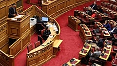 Ο πρόεδρος της Νέας Αριστεράς Αλέξης Χαρίτσης, μιλάει κατά τη διάρκεια της πέμπτης μέρας της συζήτησης στην Ολομέλεια της Βουλής για τον Προϋπολογισμό του 2025,
