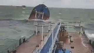 A süllyedő Volgonyeft-212 tankerhajó az Orosz Déli Közlekedési Ügyészség videóján