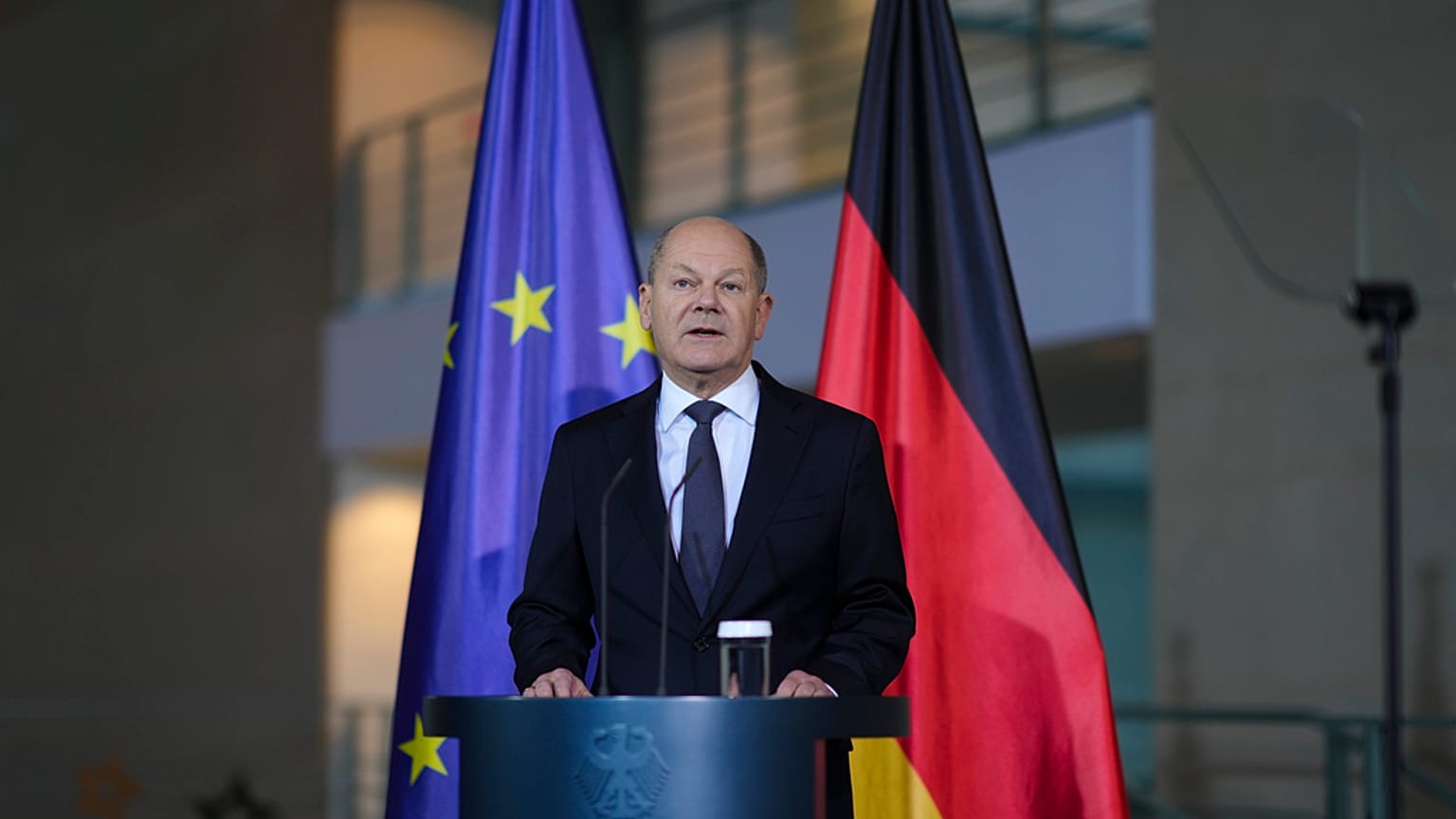 Olaf Scholz solicitou formalmente um voto de confiança em 11 de dezembro.