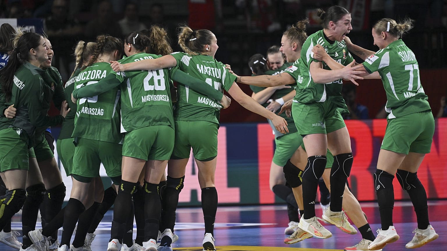 Ünnepel a magyar csapat a győzelem után