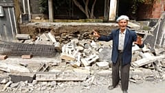 صورة من الأرشيف تظهر أضرار زلزال ضرب منطقة حمام ملونان بالقرب من البليدة، الجزائر، الأربعاء 17 يوليو/تموز 2013.