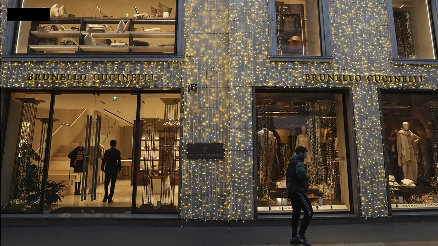 نمایی از خیابان مونته ناپولئونه میلان