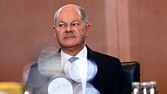 Almanya Başbakanı Olaf Scholz, 11 Aralık 2024 Çarşamba günü Almanya'nın başkenti Berlin'deki başbakanlık binasında kabine toplantısına katılıyor. 