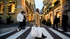 Shopping in via Montenapoleone a Milano