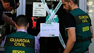 Miembros de la UCO realizan un registro empresarial