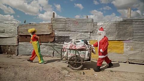Раздача подарков беднейшим слоям населения ассоциацией "Los Chicos de la Via", Буэнос-Айрес, Аргентина, 14.12.2024