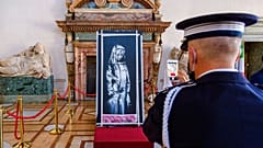 2018'de çalınan ve Haziran 2020'de İtalyan Jandarma tarafından Sant'Omero'da bulunan bir başka Banksy eseri (bu davaya dahil edilmemiştir).
