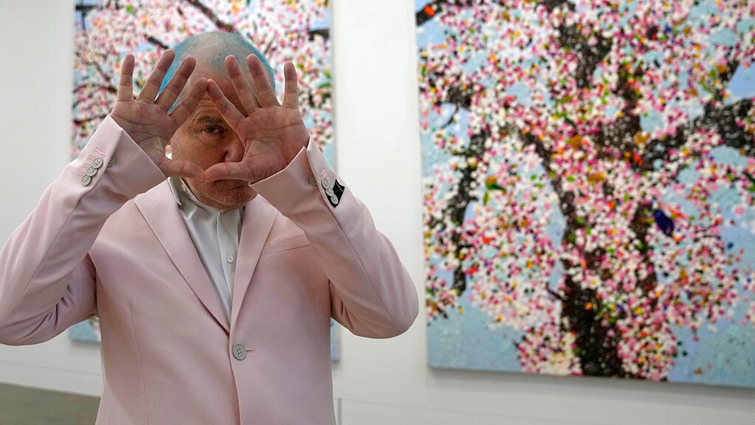 L'artiste britannique Damien Hirst lors d'une expo à Paris en 2021. 
