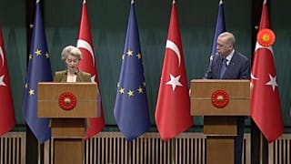 Cumhurbaşkanı Recep Tayyip Erdoğan ve Avrupa Komisyonu Başkanı Ursula von der Leyen basın toplantısı düzenliyor, Ankara, 17 Aralık 2024.