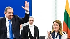  Edmundo González Urrutia foi galardoado com o Prémio Sakharov 2024, juntamente com María Corina Machado  