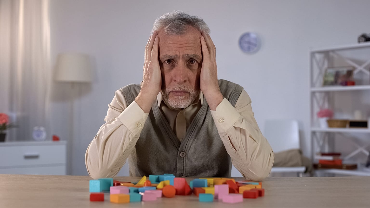 أشارت دراسة جديدة إلى أن الأشخاص الذين يعملون كسائقي سيارات أجرة أو سائقي سيارات إسعاف يواجهون مخاطر أقل للإصابة بالزهايمر.