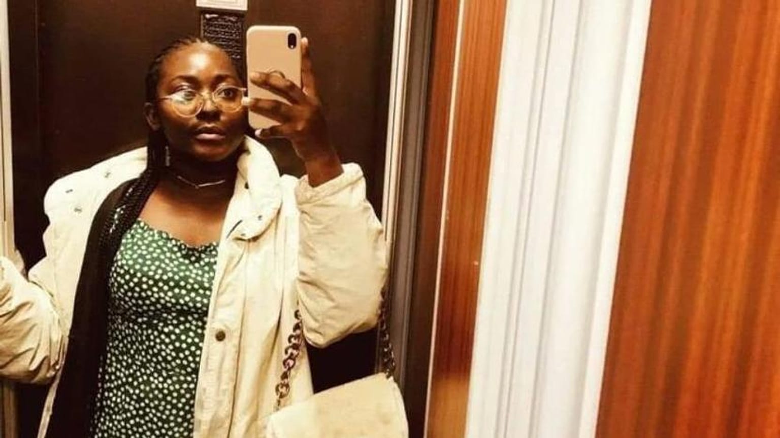 17 yaşındaki Jeannah Danys Dinabongho Ibouanga, kamuoyunda 'Gabonlu Dina' olarak anılıyor