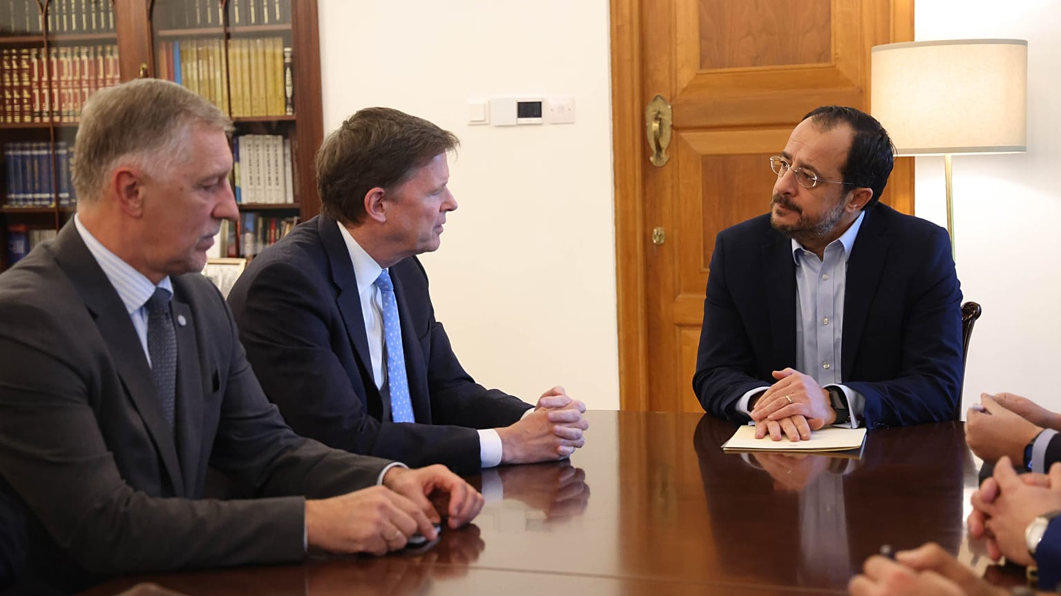 Νίκος Χριστοδουλίδης και Κόλιν Στιούαρτ