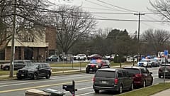 ABD, Wisconsin'daki Abundant Life Hristiyan Okulu'nun önünde polis araçları görülüyor, 16 Aralık 2024