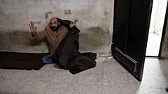CNN ekibinin hapishane hücresinden kurtarılırken görüntülediği mahkum