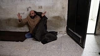 CNN ekibinin hapishane hücresinden kurtarılırken görüntülediği mahkum