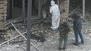 Ερευνητές εργάζονται κοντά στο σημείο όπου ο Κιρίλοφ και ο βοηθός του σκοτώθηκαν από εκρηκτικό μηχανισμό στις 17 Δεκεμβρίου 2024.